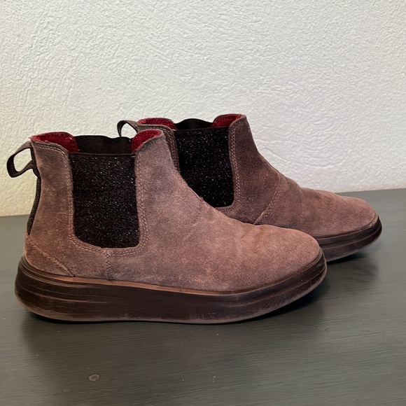 Hey Dude Suede Chelsea boots. - Picture 2 of 5